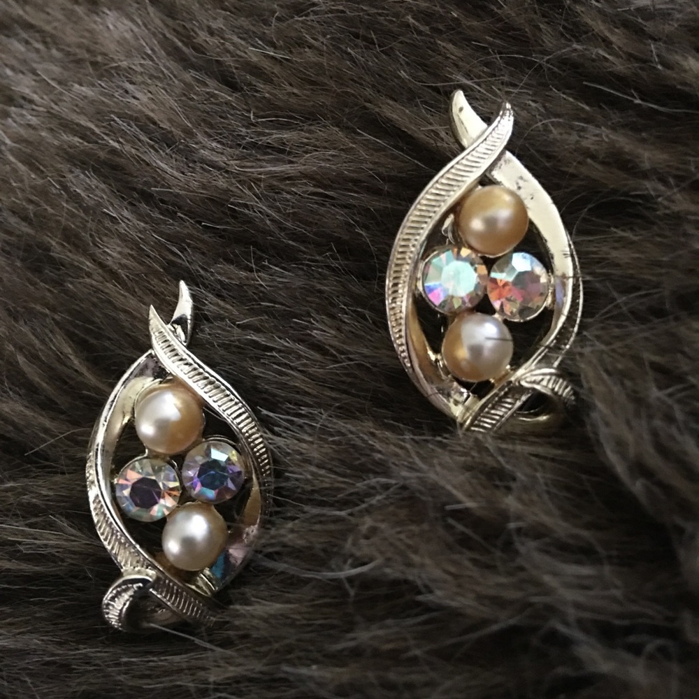 Vintage 60s Coro pearl & AB silver clip earrings